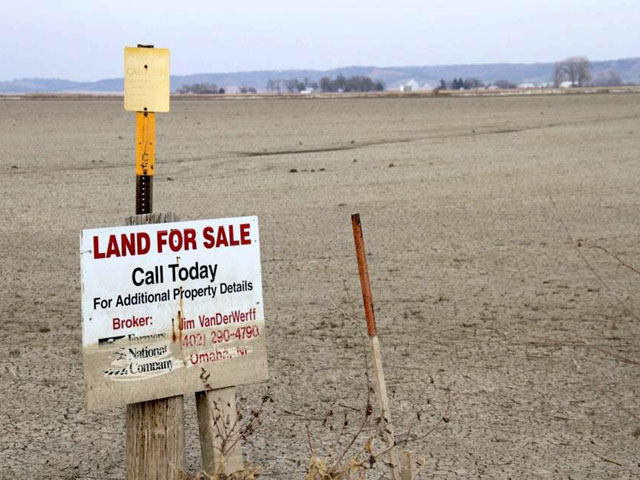 After the floodwaters finally went down in 2011, a land-for-sale sign shows how high the waters reached at their peak when the Missouri River flooded farmland in southwestern Iowa. (DTN photo by Elaine Shein)